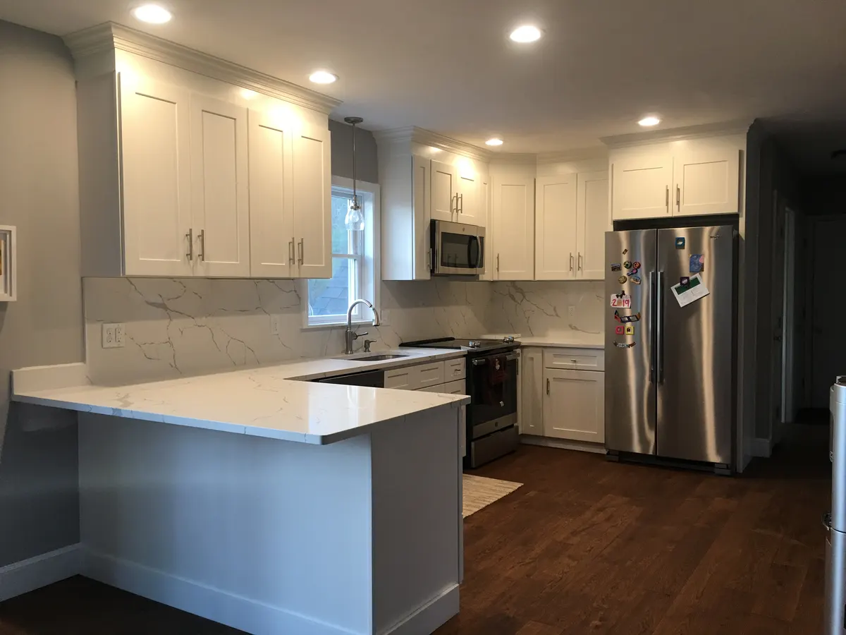White shaker kitchen with quartz counters